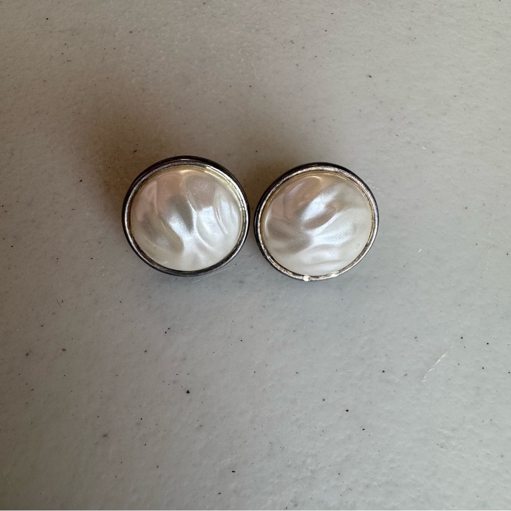 Elegant White Pearl Stud Earrings‎